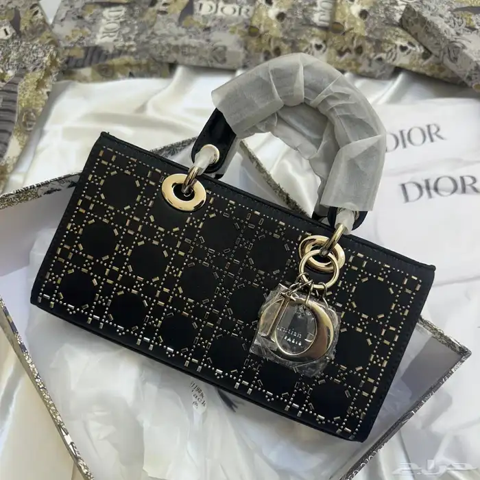 عرررض شنط وشوزات مدرسه وجامعه وطلعات 40