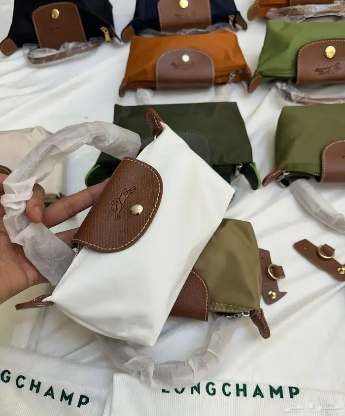 عرررض شنط وشوزات مدرسه وجامعه وطلعات 84