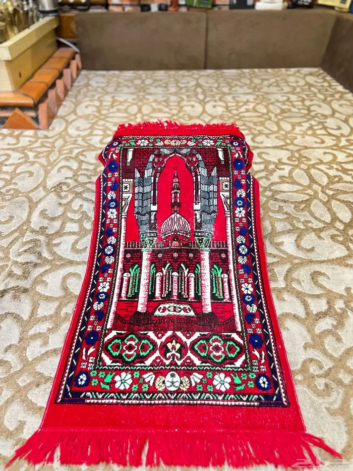 سجادة صلاة لون احمر قديمة تراثية 1