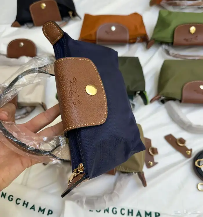 عرررض شنط وشوزات مدرسه وجامعه وطلعات 83