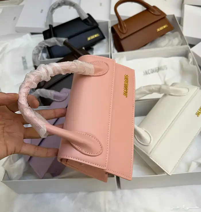 عرررض شنط وشوزات مدرسه وجامعه وطلعات 95