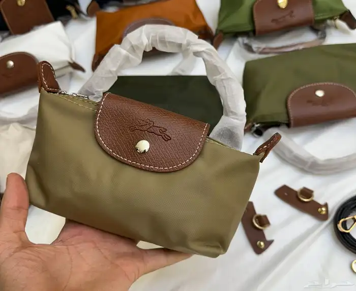 عرررض شنط وشوزات مدرسه وجامعه وطلعات 85