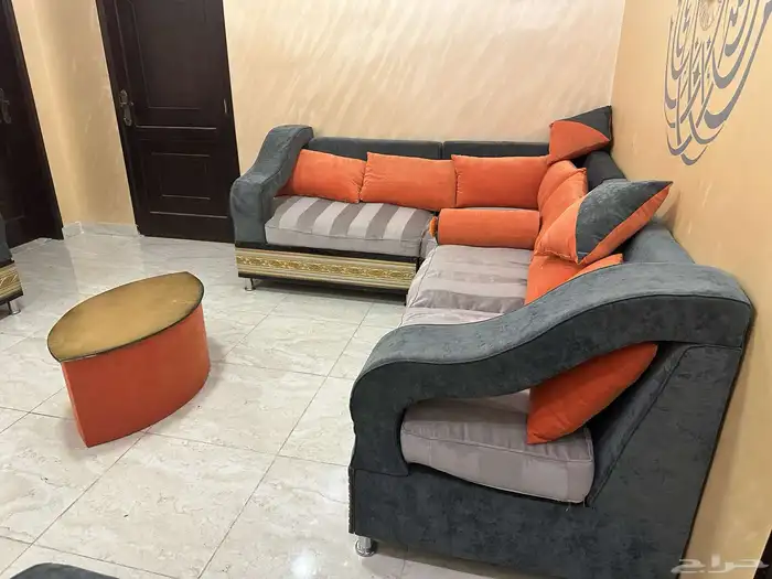 مجلس بحالة جيدة مكون من سبع قطع 4