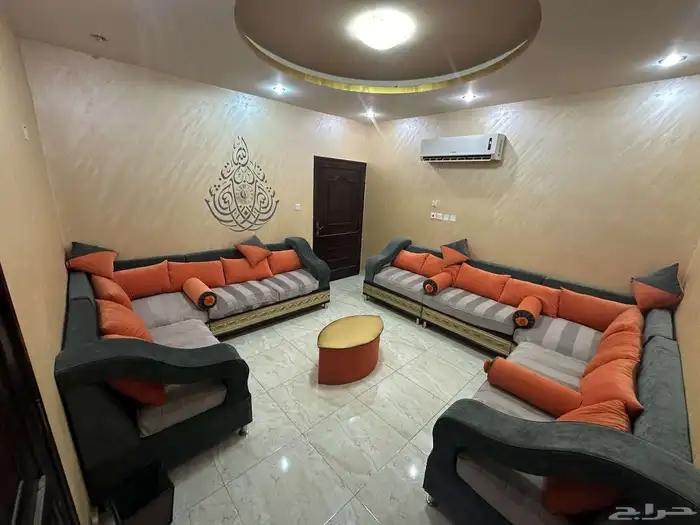 مجلس بحالة جيدة مكون من سبع قطع 11