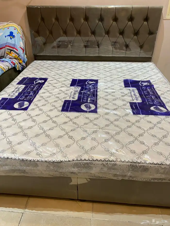 سرير نفر ونص و سرير حديد و دولاب ملابس في 8
