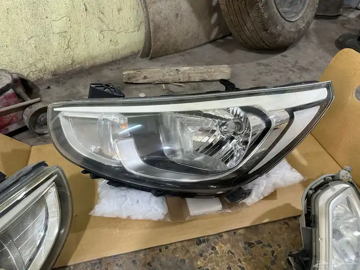 شمعات اكسنت جهه اليمين وكالة اليسار تجاري وكشافات وكالة 4