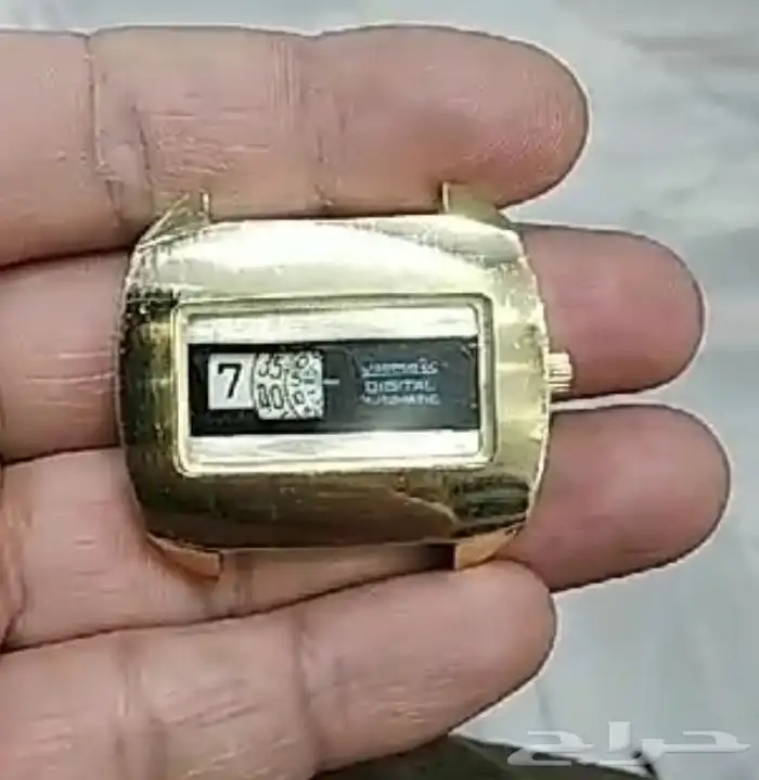 ساعة كلاسيك عمرها اكثر من 50 سنه 0