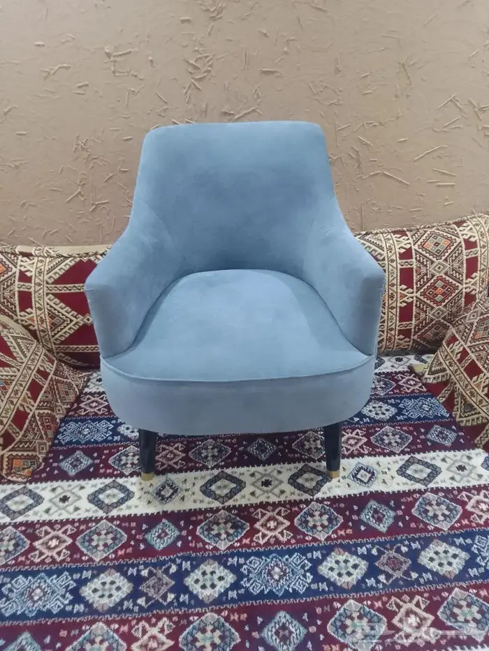 كنب مفرد مريح ونظيف جدا ب300ريال فقط 0