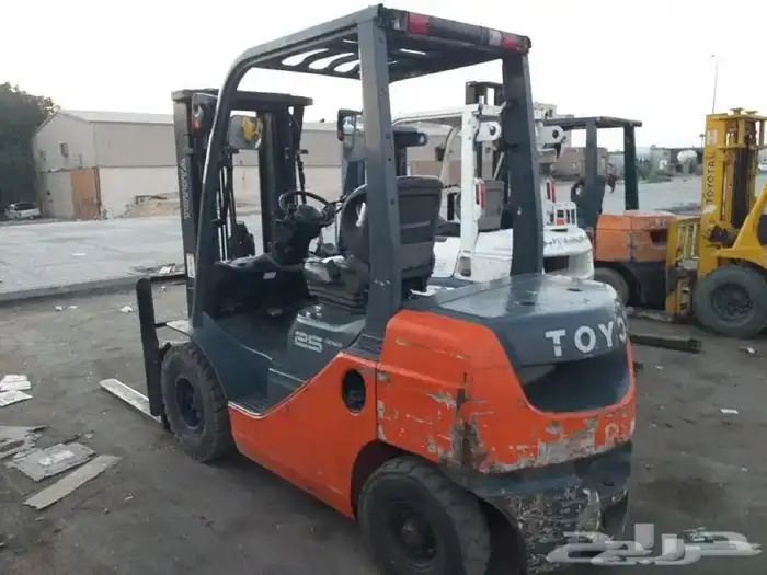 رافعات شوكية فوركلفت للايجار اليومي والشهري ديزل بنزين غاز 4