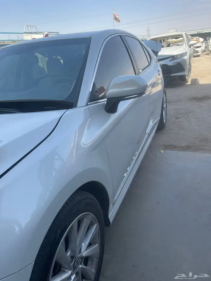 قطع غيار تشليح كامري 2024 أبيض لولوي GLX 4