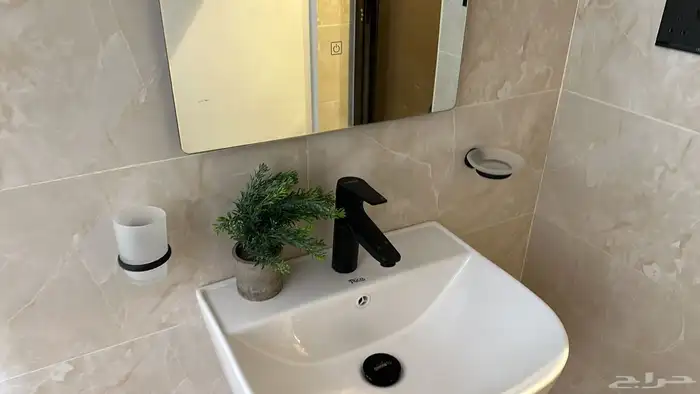 فرصه للايجار حي العريجاء 6