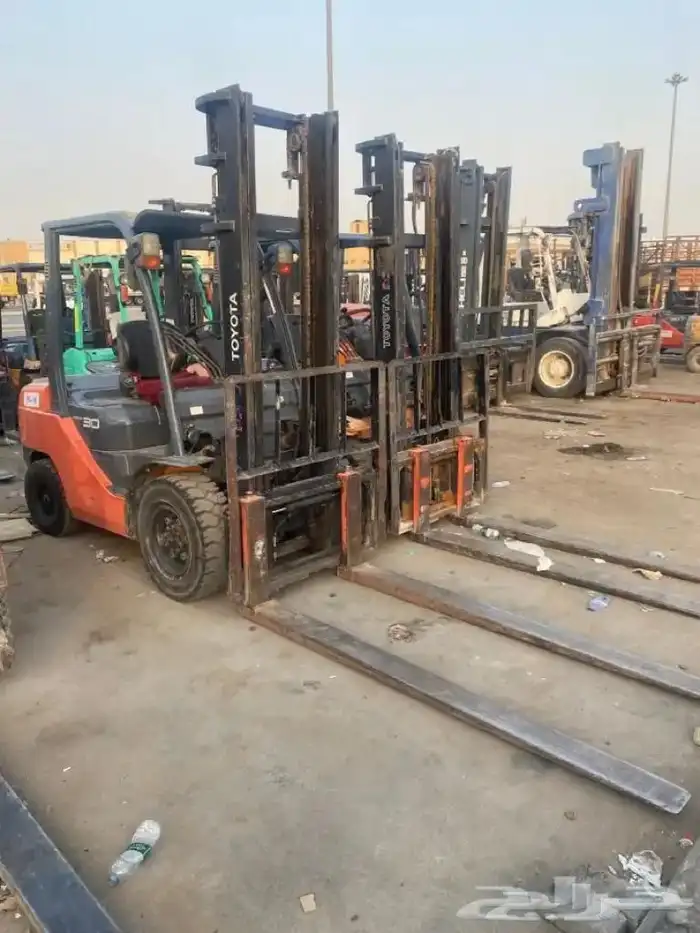 رافعات شوكية فوركلفت للايجار اليومي والشهري ديزل بنزين غاز 2