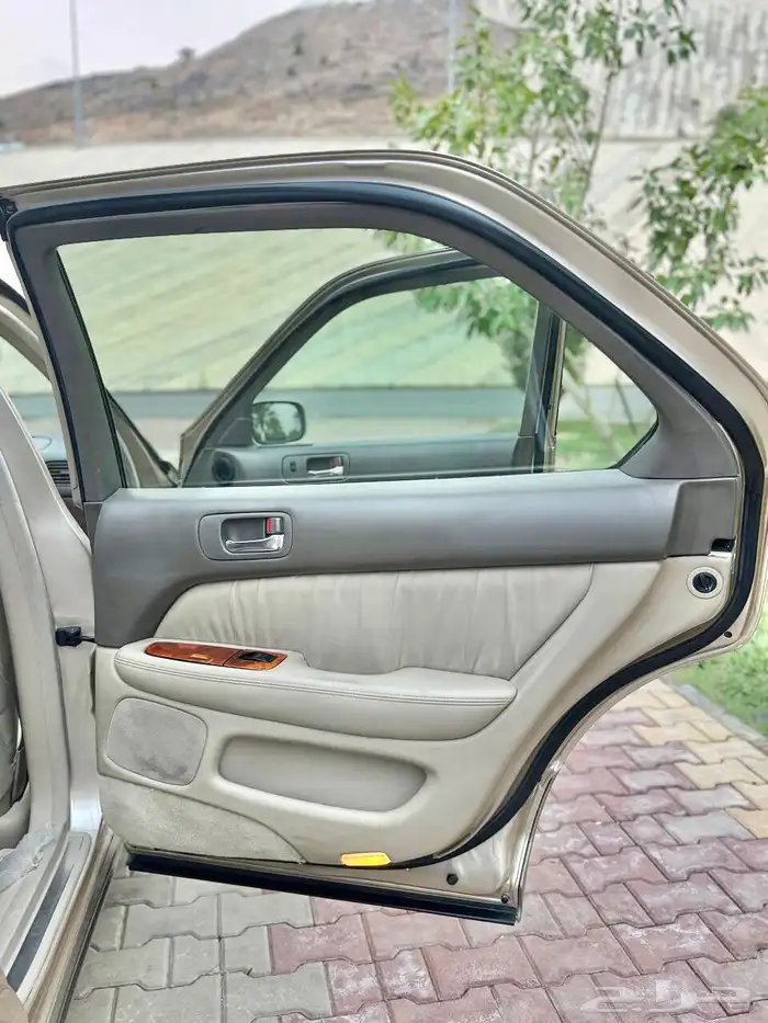 لكزس LS 400 مخزن ( مباع ) 80