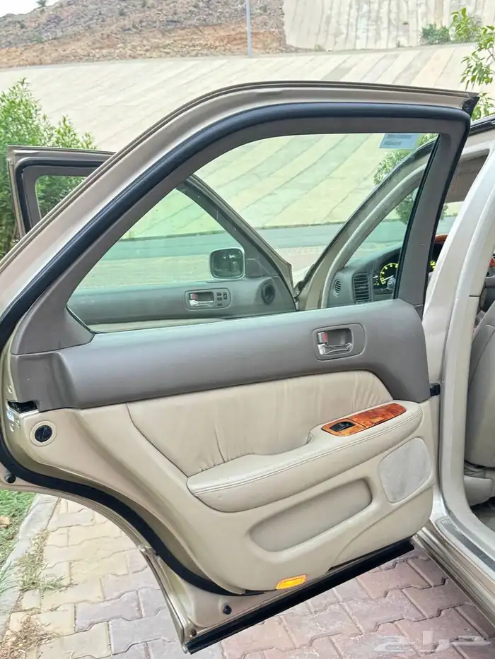 لكزس LS 400 مخزن ( مباع ) 68