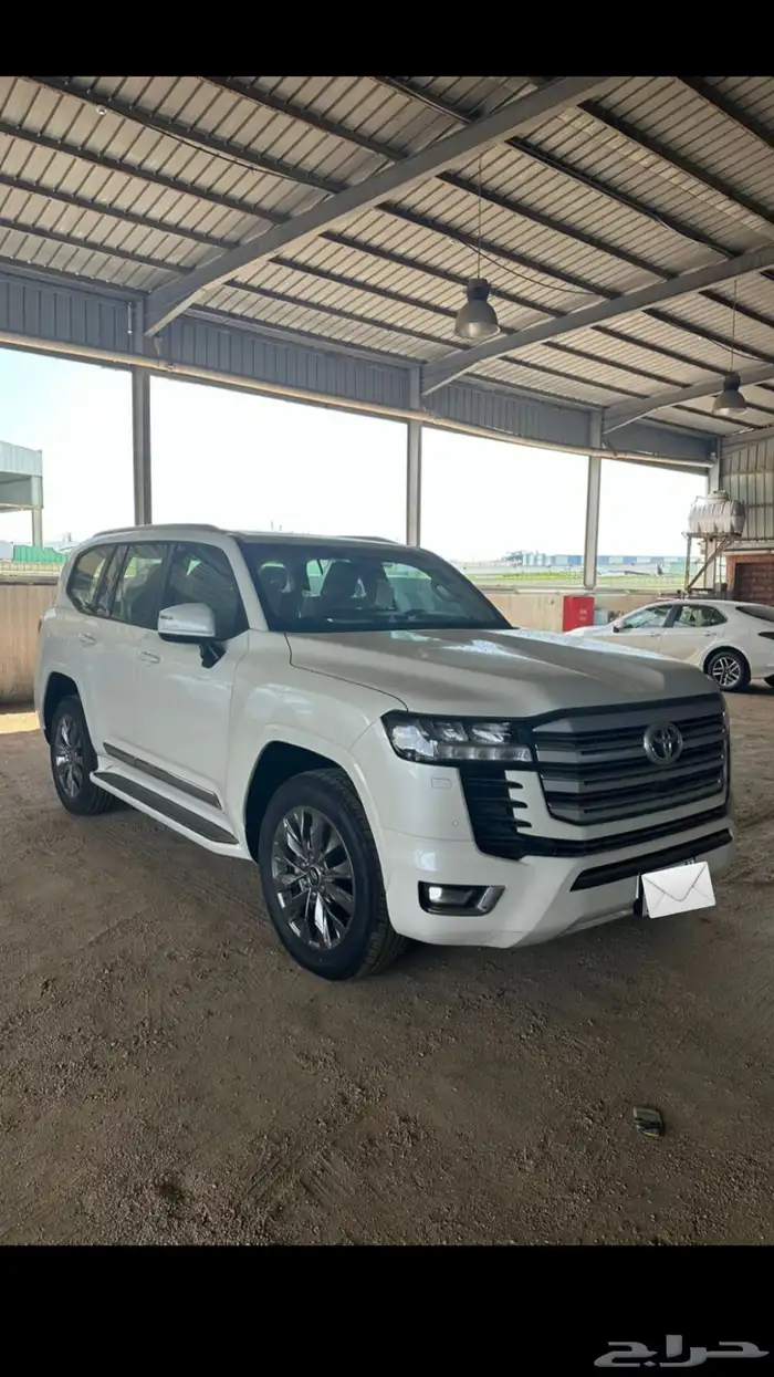 جيب لاندكروزر ابيض GXR 3 2024 اصفار سعودي (تم البيع) 2