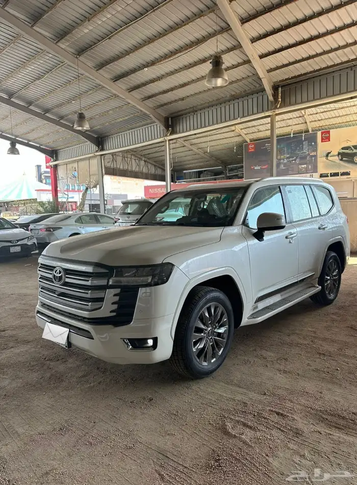 جيب لاندكروزر ابيض GXR 3 2024 اصفار سعودي (تم البيع) 1