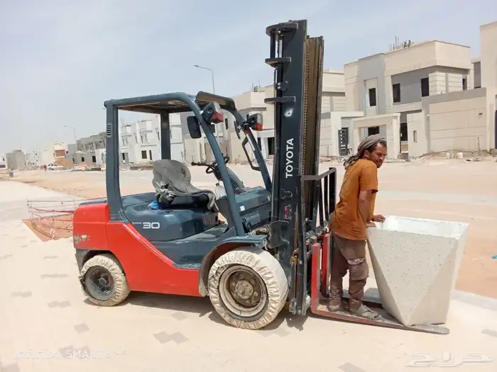 لتأجير الروافع الشوكية أجار شهري يومي سنوي 3طن 5طن 7طن 10 ط 0