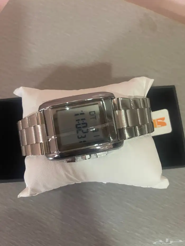 سعات رجالية لبيع جديده ماركة كوارتز الحركه يابانيه 3