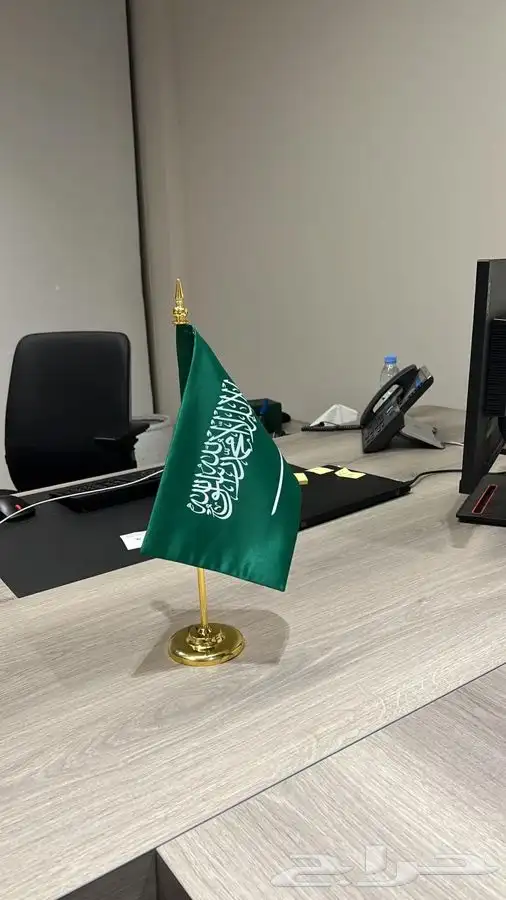 علم و طقم صور رسميةللمجالس والمكاتب بسعر الجمله مع توصيل 7