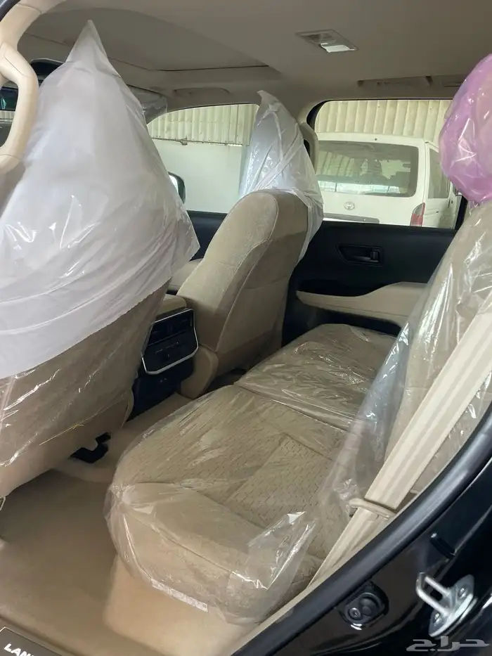 جيب لاندكروزر اسود GXR 3 2024 اصفار سعودي (تم البيع) 8