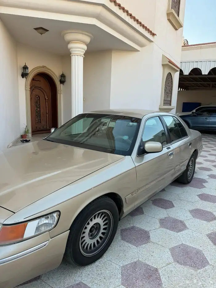 فورد جراند ماركيز موديل 2000 1