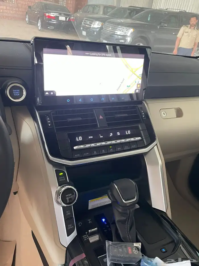 جيب لاندكروزر اسود GXR 3 2024 اصفار سعودي (تم البيع) 14