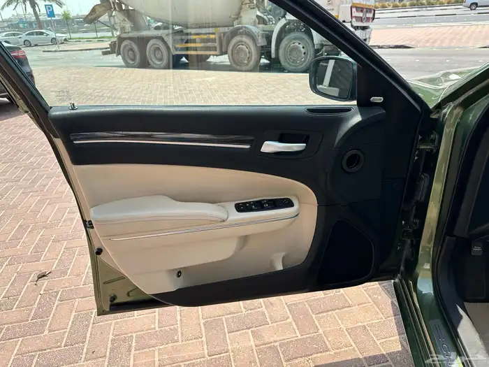 كريزلر 2018 V6 300C فل 9