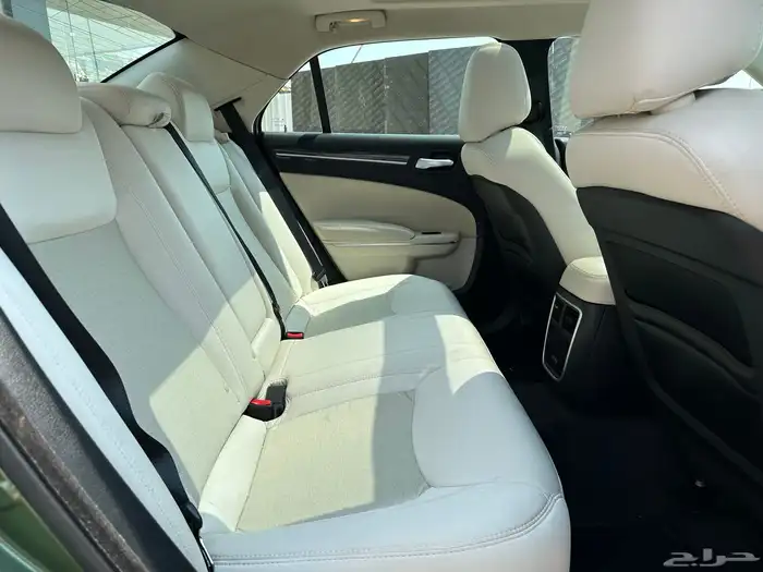 كريزلر 2018 V6 300C فل 22