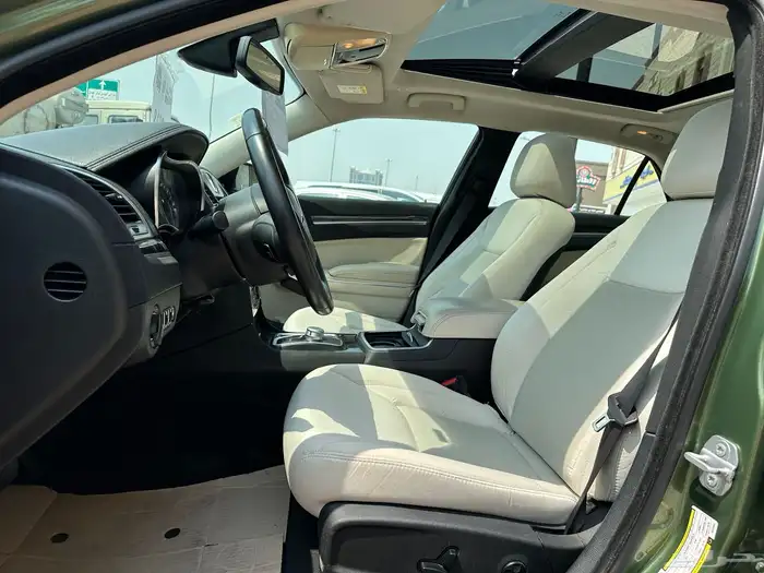 كريزلر 2018 V6 300C فل 11