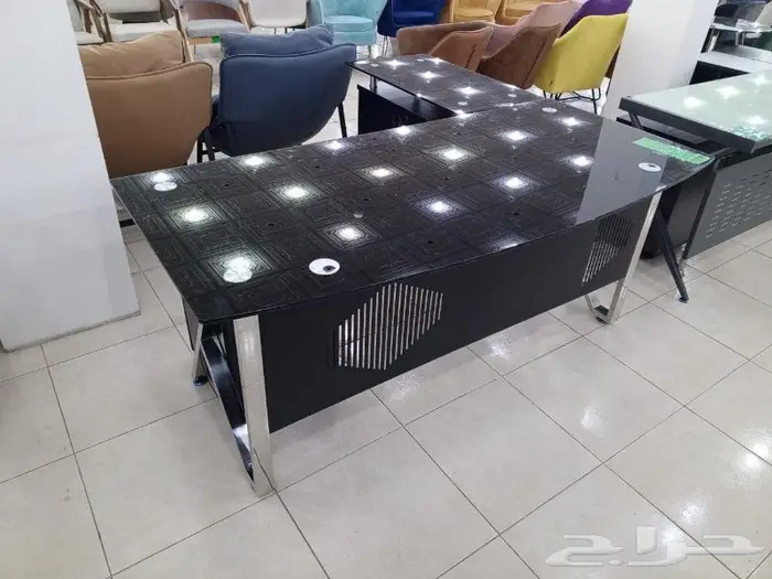 جديد مكاتب زجاج فخم قزاز متوفر لون اسود وابيض وكل مقاسات 0