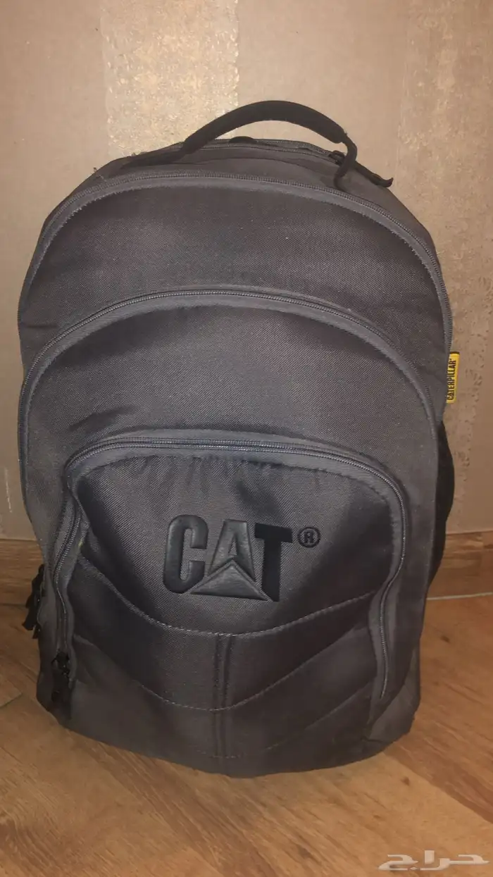 للبيع شنط ماركة CAT السعر 150 و 200 3