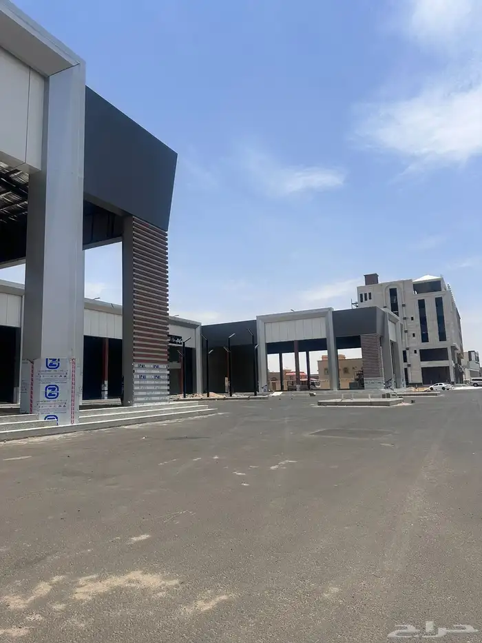 محلات تجاريه موقع مميز شارع الجامعه الرئيسي 0