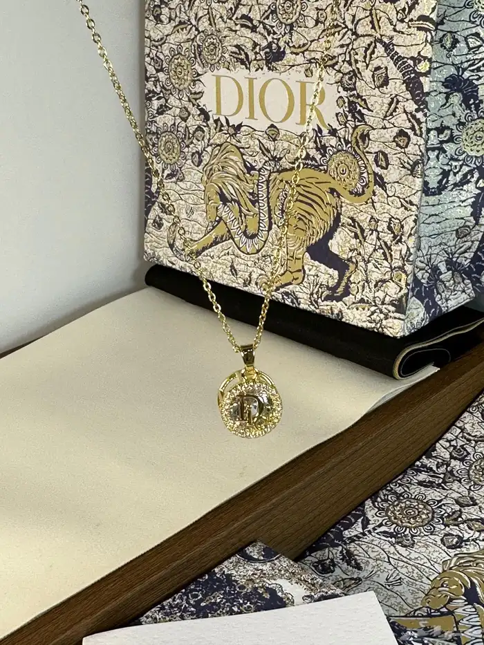 اكسسوارات ماركات هاي كوالتي 10