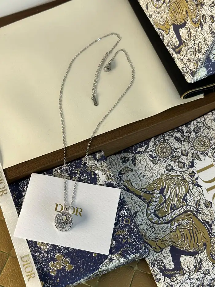 اكسسوارات ماركات هاي كوالتي 12