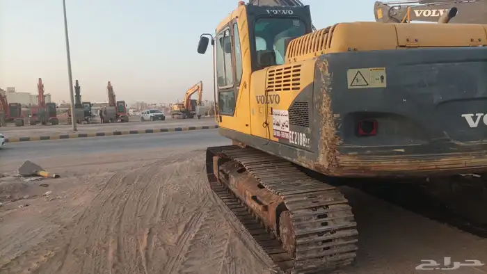 بوكلينات للايجار بالوميه الرياض حفر وترحيل 1