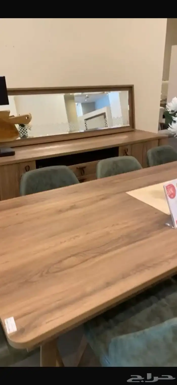 طاولة طعام مع البوفية والكراسي والمراية وطاولة جانبية 3