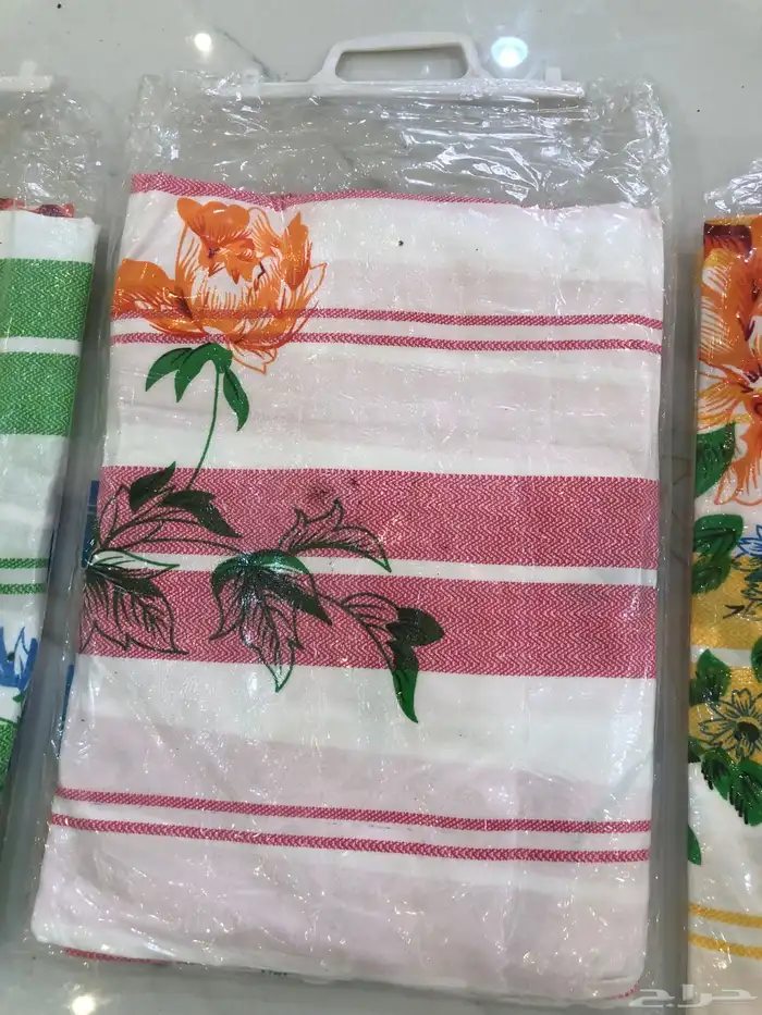 فناجيل قديمة وشراشف و امشاط قديمة 5