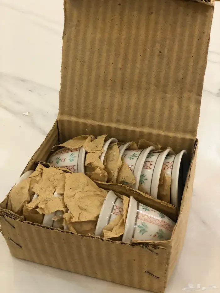 فناجيل قديمة وشراشف و امشاط قديمة 0