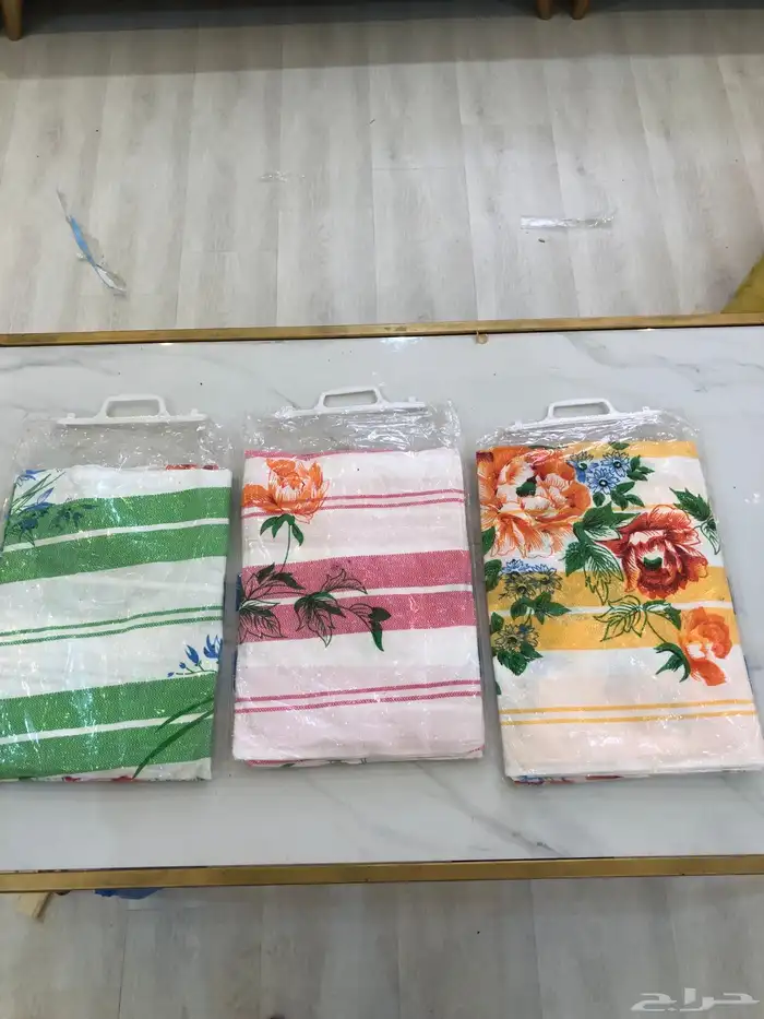 فناجيل قديمة وشراشف و امشاط قديمة 2