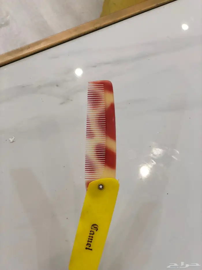 فناجيل قديمة وشراشف و امشاط قديمة 8