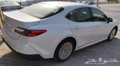 كامري LE فتحة بنزين ابيض لؤلؤي سعودي 2025 5