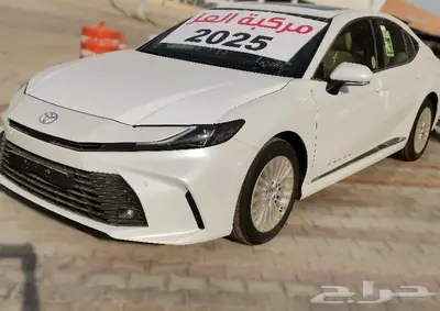 كامري LE فتحة بنزين ابيض لؤلؤي سعودي 2025 4