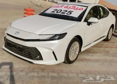 كامري LE فتحة بنزين ابيض لؤلؤي سعودي 2025 3