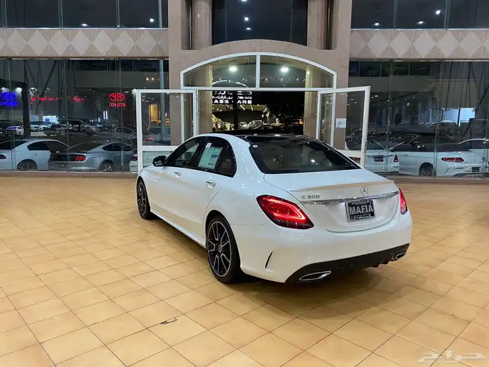مرسيدس C300 نايت بكج شبه جديد ومميز 3