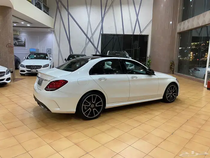 مرسيدس C300 نايت بكج شبه جديد ومميز 4