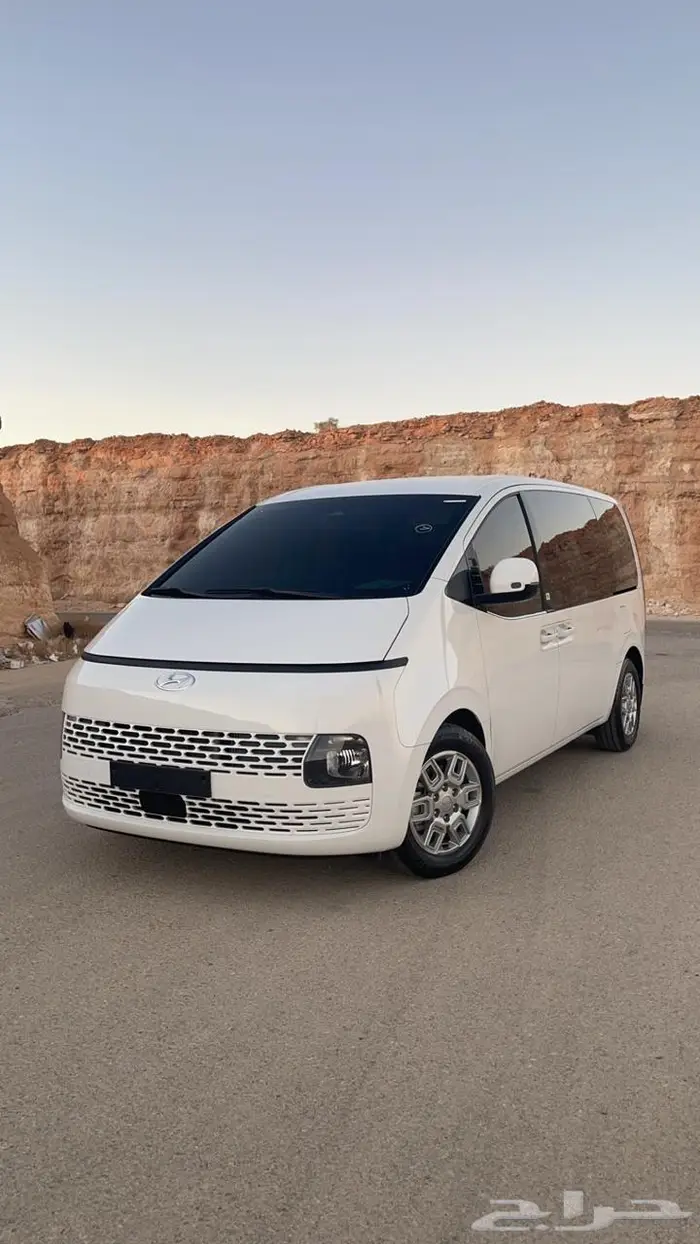 هونداي ستاريا 2023 ابيض ديزل 8