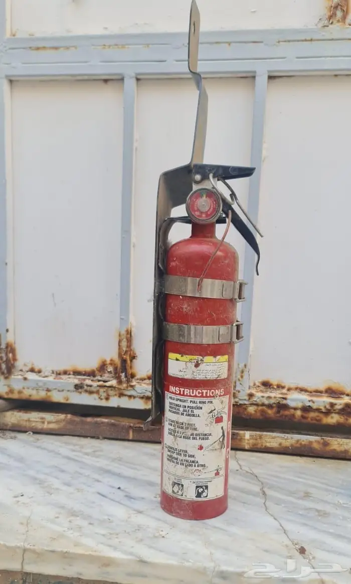 للبيع شمعة يوكن مع طفاية حريق وكالة وغاز مع اقفاص وكراسي 6