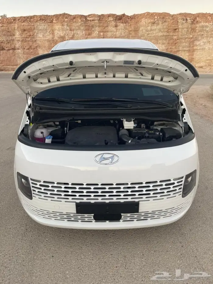 هونداي ستاريا 2023 ابيض ديزل 10