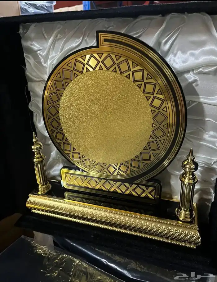 دروع تذكارية 14