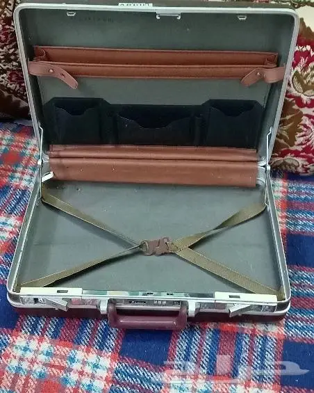 شنطة دبلوماسية قديمة للبيع 0